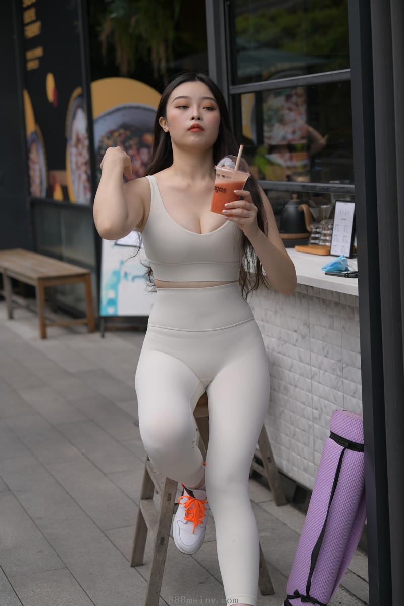 红石模拍作品裸色瑜伽裤美女888美女图