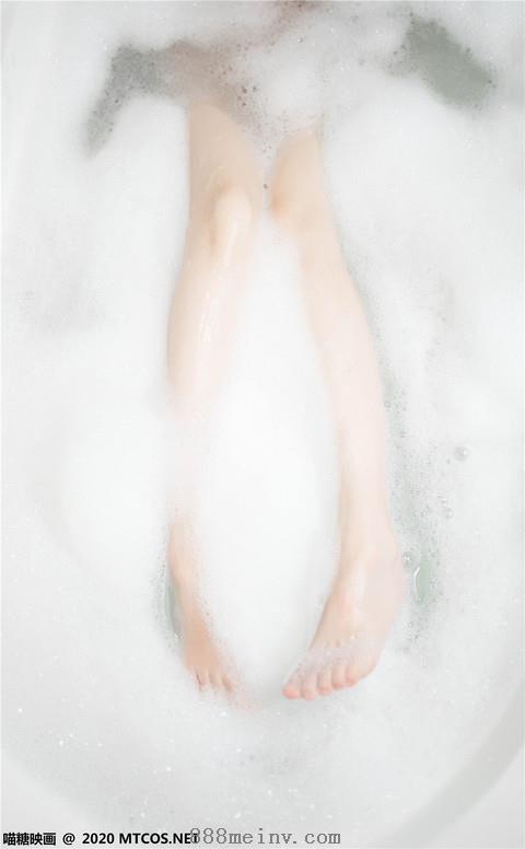 性感萝莉浴缸泡泡酥胸美腿诱惑写真第1张 888美女图