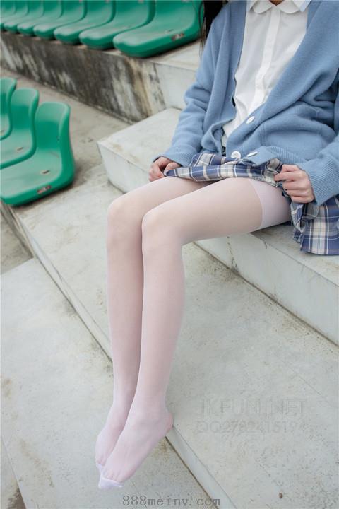清纯美女甜米jk格子短裙春游照片第1张 888美女图