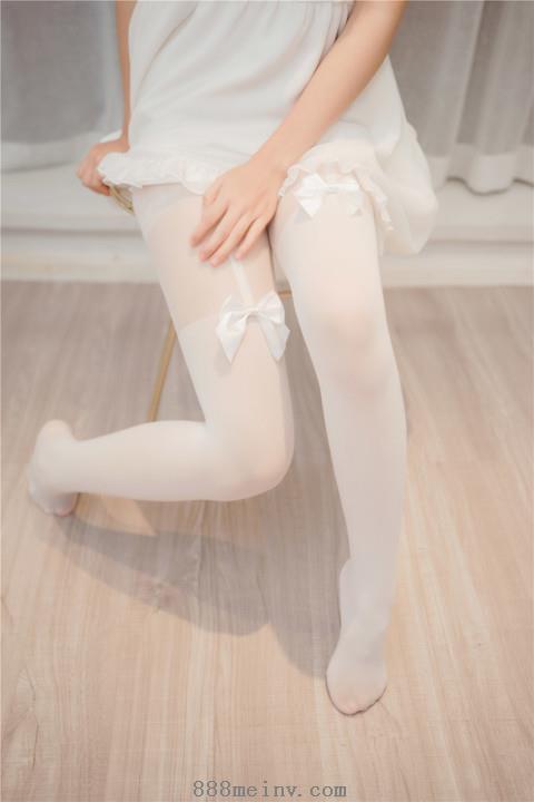 可爱美女面饼仙儿白色丝袜美腿诱惑写真第2张 888美女图