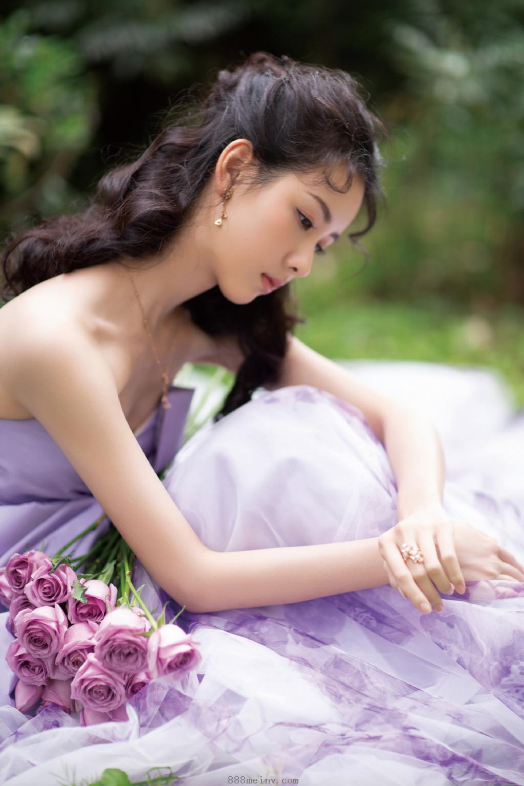 陈都灵紫色长裙高贵写真照片