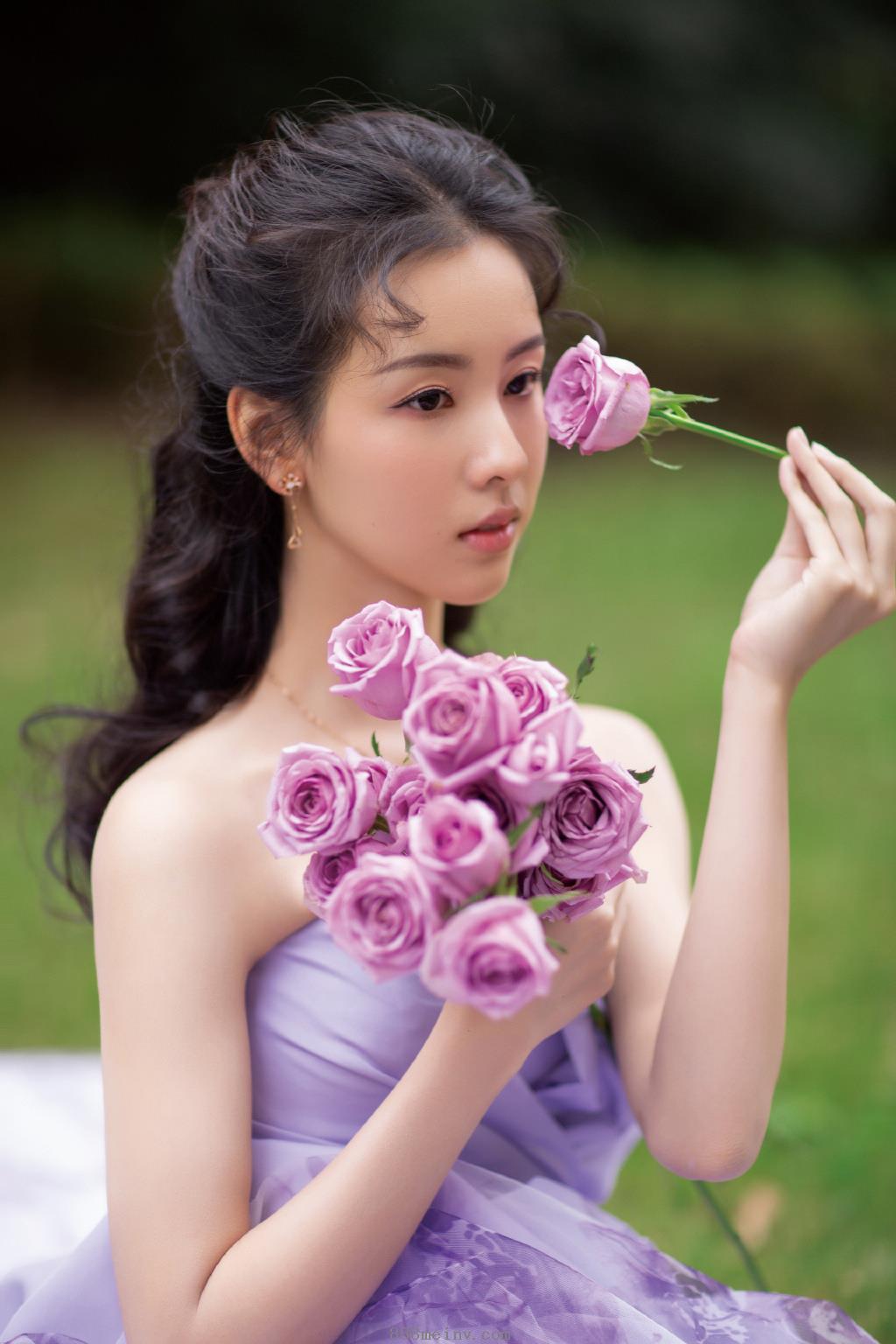 陈都灵紫色长裙高贵写真照片