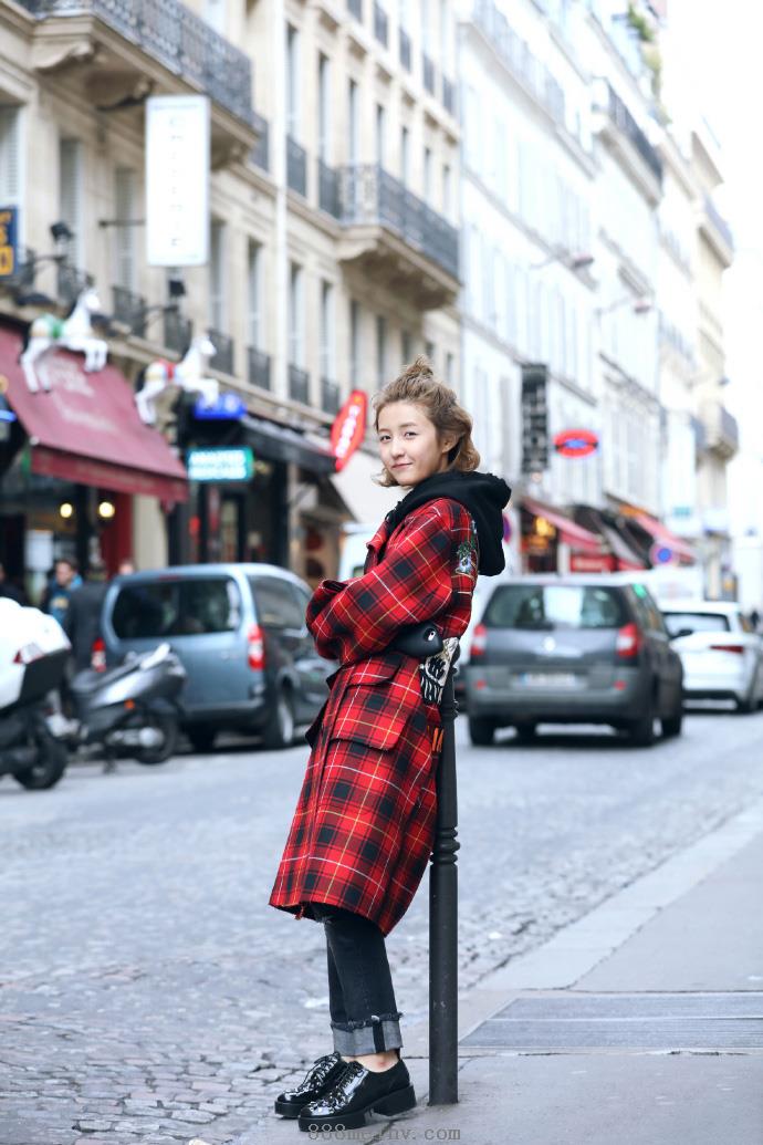 张子枫巴黎街头时尚街拍图片