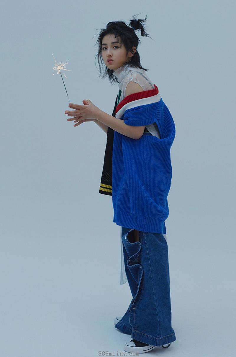 张子枫最新时尚杂志写真高清图片