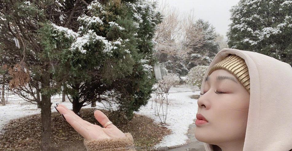 钟丽缇遇北京下雪快乐上镜图片