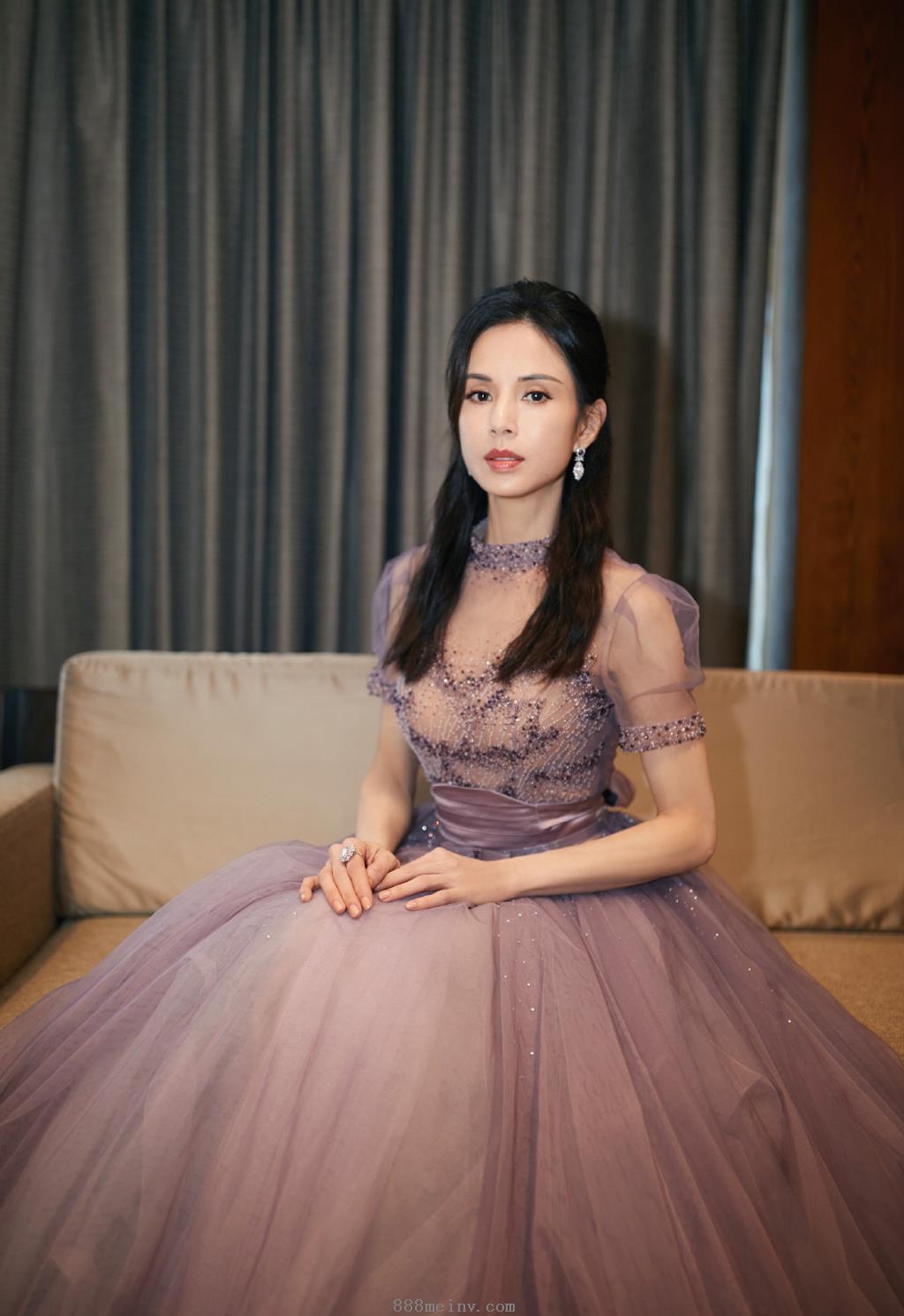 李若彤紫色纱裙写真照片