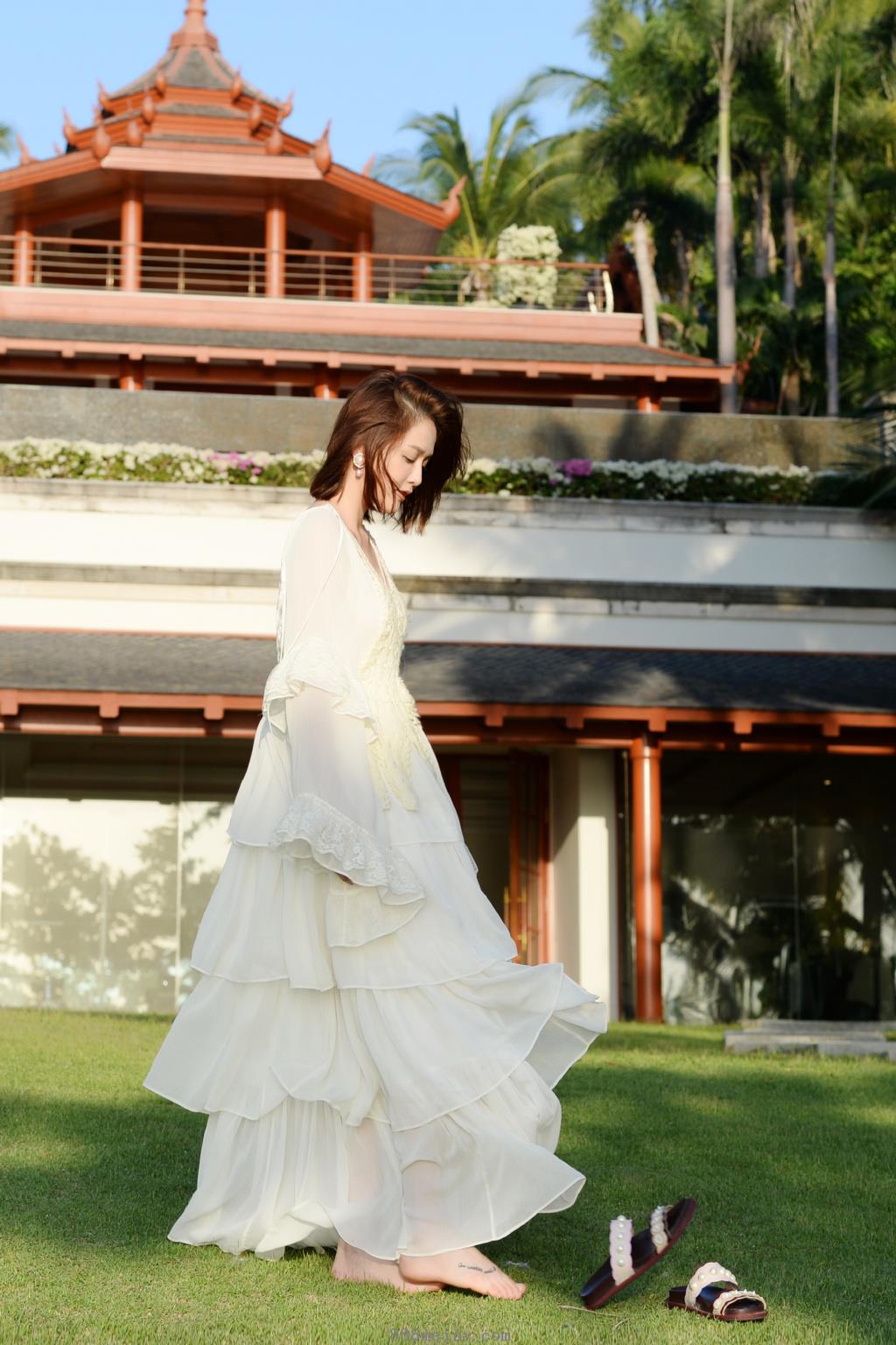 陈乔恩白色纱裙可爱写真照片