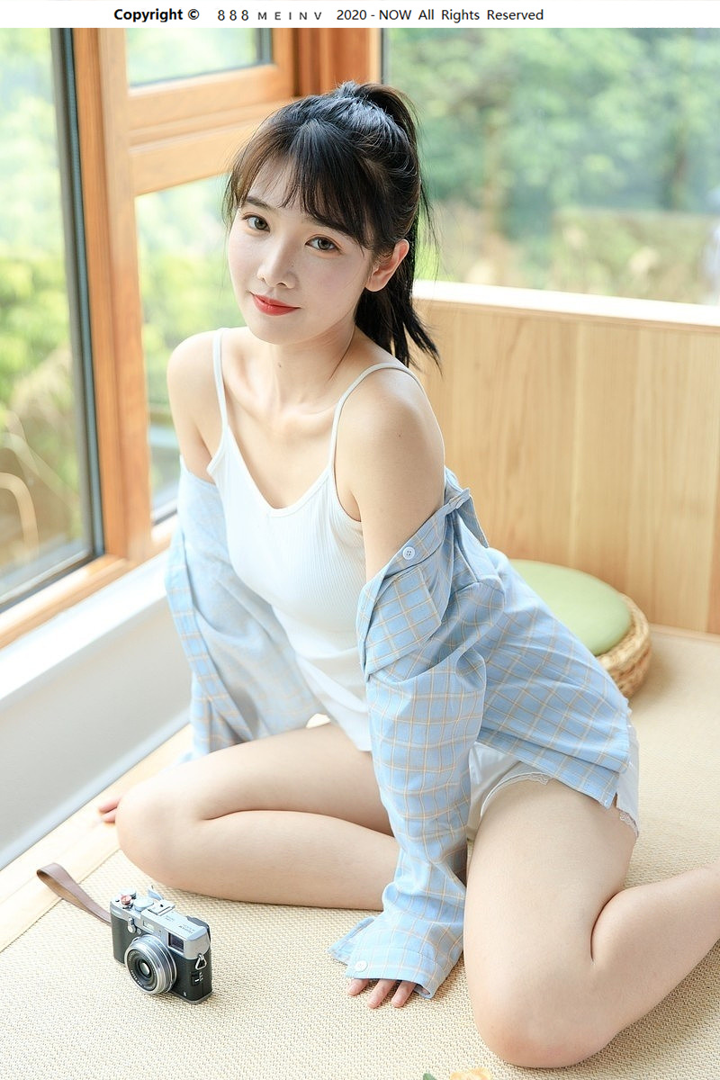 身材丰满的美女蓝色衬衫下衣失踪艺术魏晨的照片图片 www.888meinv.com 美女图片网