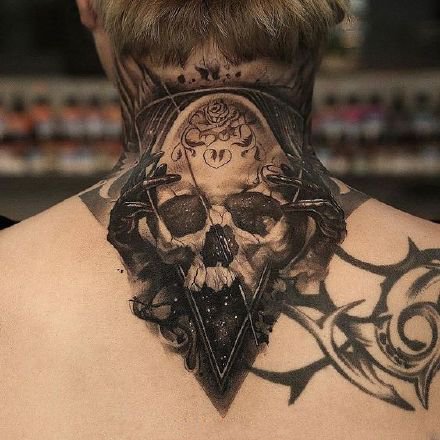 男性后脖颈的9款创意男生纹身图片