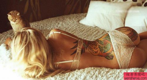 性感女孩纹身图案女的纹身纹被纹身师高潮了