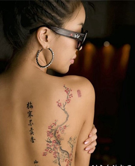 美女中国风梅花汉字背个性纹身图案大全
