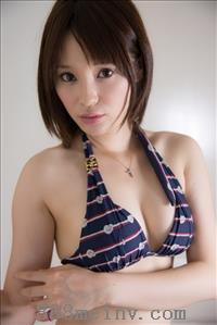     秋谷绫乃（秋谷綾乃，Ayano Akiya），1990年10月4日出生于日本枥木县，目前是日本人气写真女优。