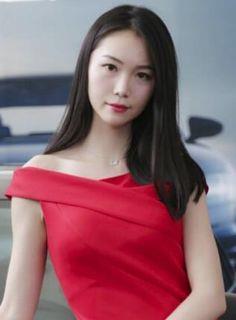 紫琪，内地90后模特、车模，来自陕西西安，2018西安车展奥迪A8车模。