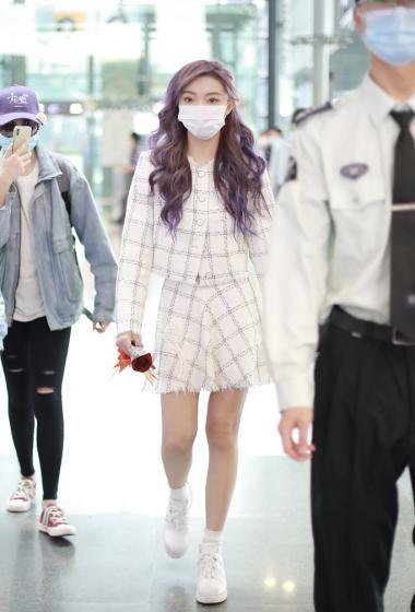 李紫婷紫发时尚梦幻机场照图片